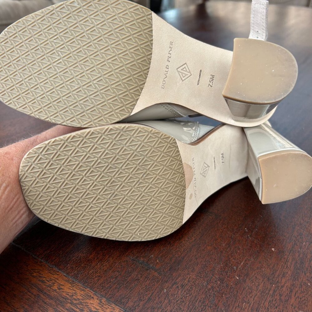 Donald Pliner Emiko crinkle patent leather sandal, 7.5, Never worn - Picture 13 of 14